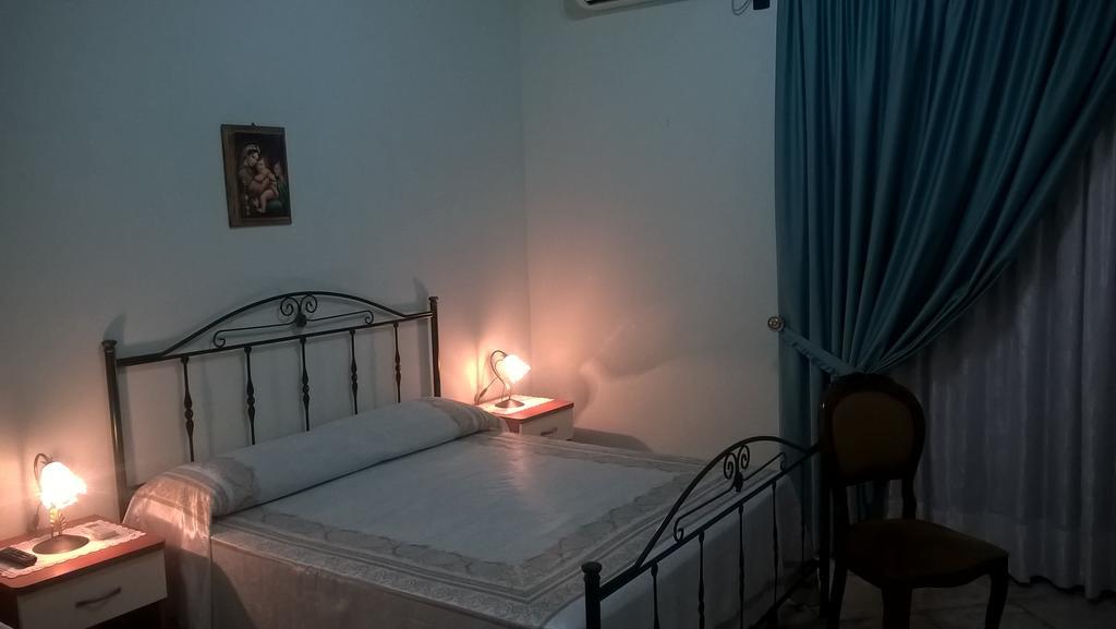 Bed and Breakfast Le Tre Rose Di Maria Noto Zimmer foto